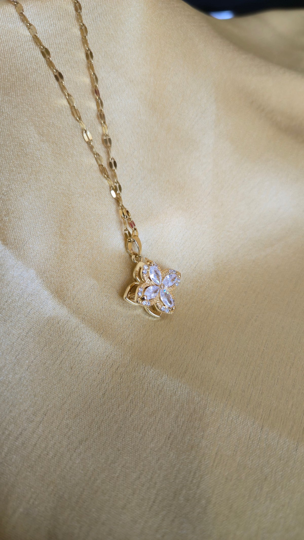 Floral Zirconia Pendant Necklace
